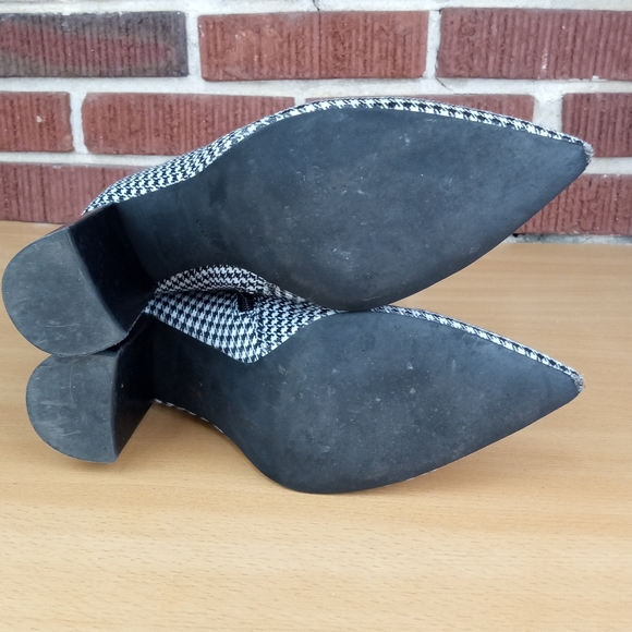 Jeffrey Campbell 'Coma' Pointy Toe Stretch Ankle Booties in Houndstooth - Picture 9 of 9